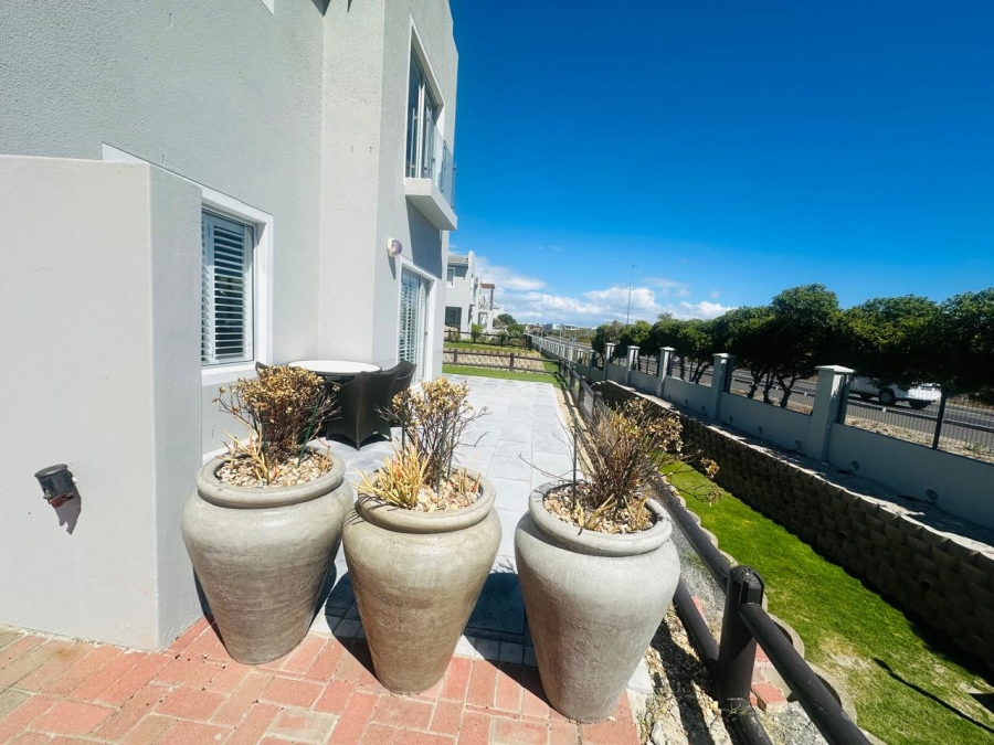 To Let 3 Bedroom Property for Rent in Big Bay Western Cape
